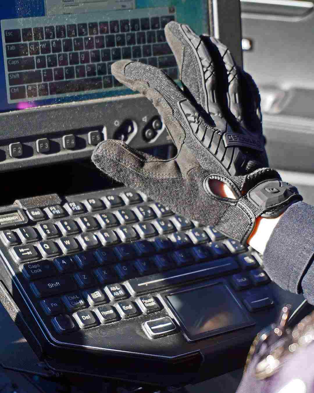 COMMAND TACTICAL IMPACT / BLACK�����������ǥ����顼��