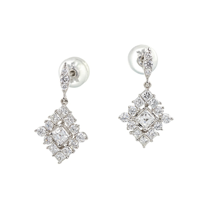 PT950 アッシャーカットダイヤモンド ＆ ダイヤ(リリーダイヤカット) クラシックフュージョン ピアス D 約0.90ct(LI) D 約0.50ct(LI)