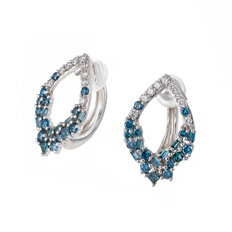 K18WG トリートブルーのダイヤピアス K18WG ブルーダイヤモンド(トリート) & ダイヤ フェザータッチ