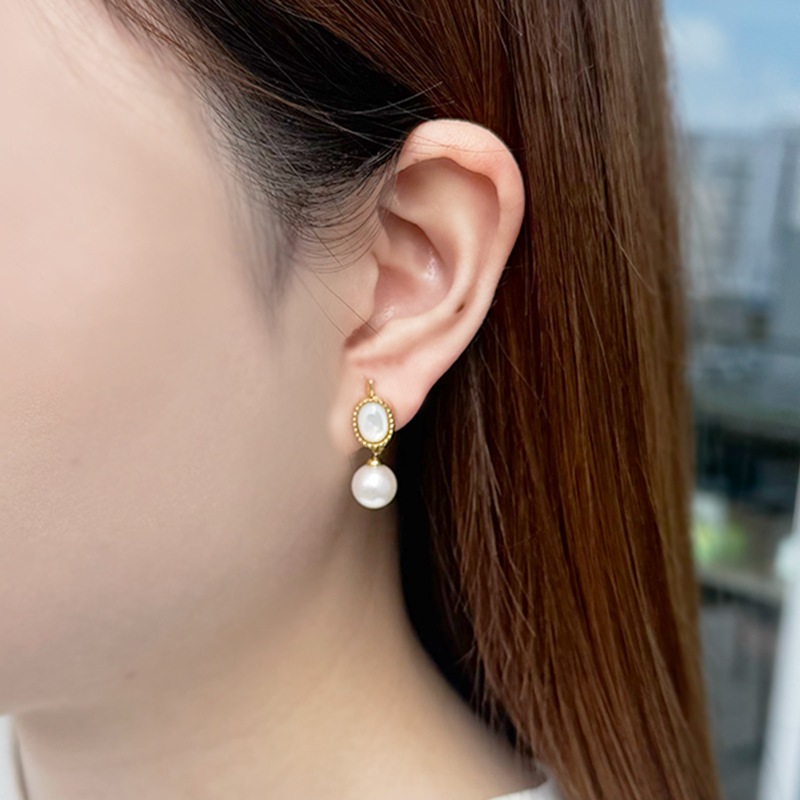 パラジウムシルバー950 アコヤ真珠 白蝶貝 アンティーク調 フェザータッチイヤリング P 約8.5mm