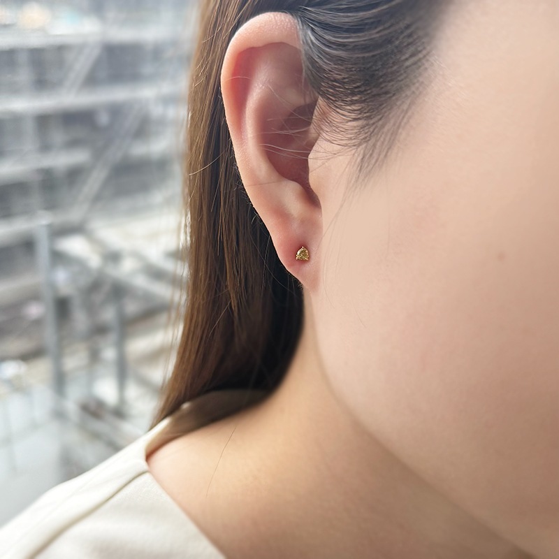 K18YG ファンシーインテンスイエローダイヤモンド ピアス YD 0.16ct YD 0.12ct