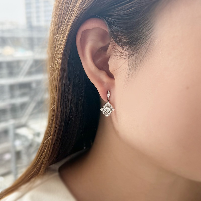 PT950 アッシャーカットダイヤモンド ＆ ダイヤ(リリーダイヤカット) クラシックフュージョン ピアス D 約0.90ct(LI) D 約0.50ct(LI)