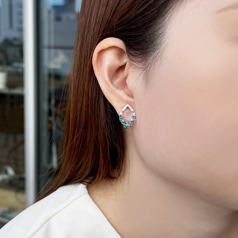 K18WG ブルーダイヤモンド(トリート) & ダイヤ フェザータッチ