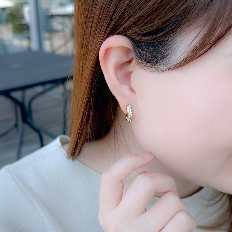 パラジウムシルバー950 天然ホワイトジルコン ワイドストレート フェザータッチイヤリング