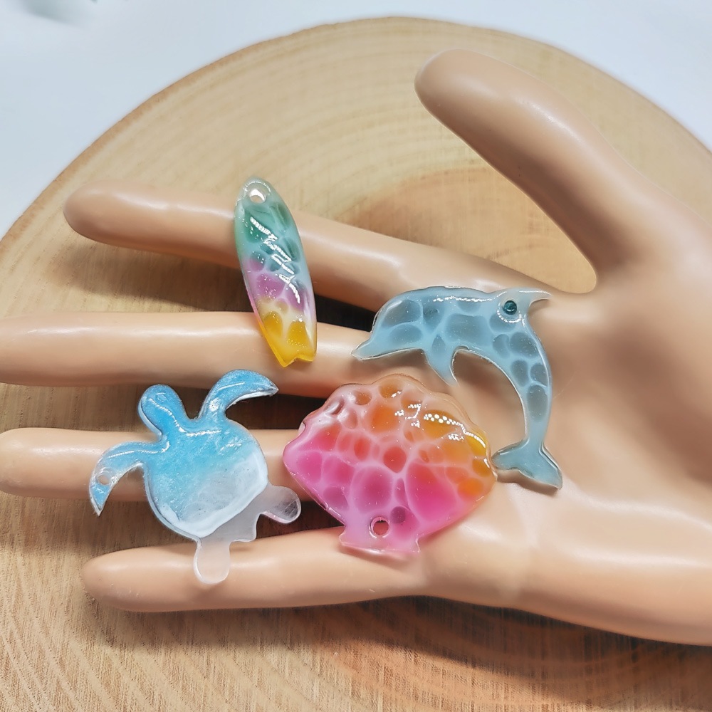 ” アクリル ” アートボード mini ( 4枚セット) 3mm厚 アクリル板 透明 チップ ミニ 小さな 切り抜き ホヌ カメ イルカ ドルフィン シェル 貝 サーフボード