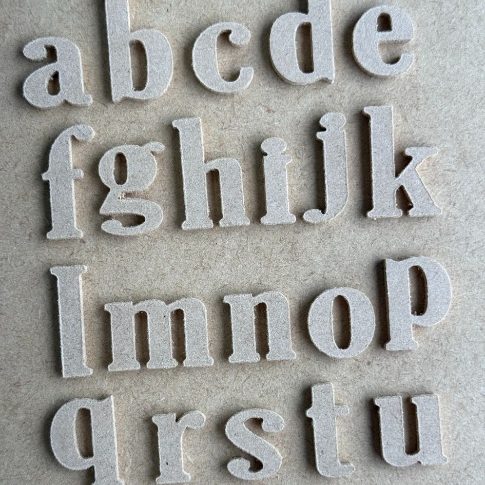MDF アルファベット mini ( 小文字 ) 2.5mm厚 木製 小さな 木材 文字 チップ イニシャル アルファベットレター 英語 数字 記号 & # 切り抜き DIY 工芸用素材