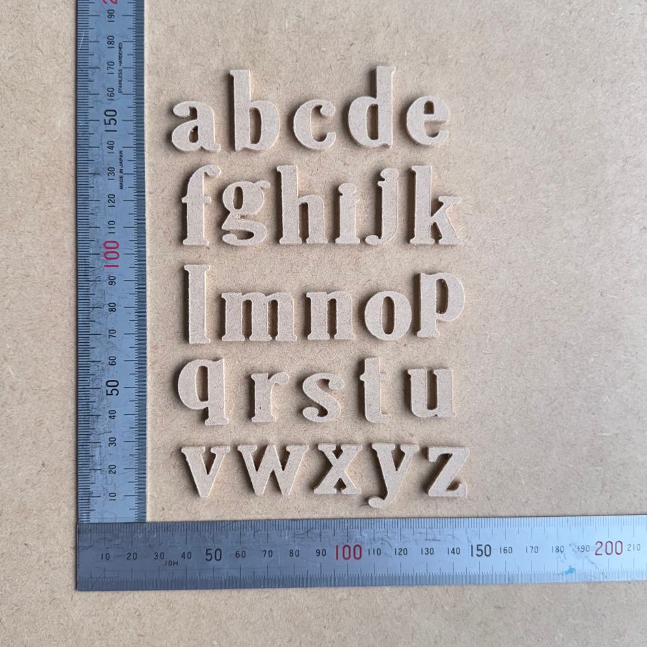 MDF アルファベット mini ( 小文字 ) 2.5mm厚 木製 小さな 木材 文字 チップ イニシャル アルファベットレター 英語 数字 記号 & # 切り抜き DIY 工芸用素材