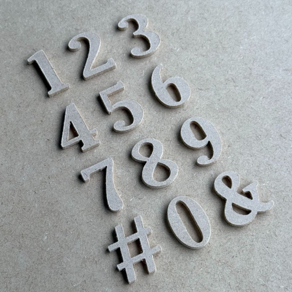 MDF アルファベット mini ( 数字 ) 2.5mm厚 木製 小さな 木材 文字 チップ イニシャル アルファベットレター 英語 ナンバー 記号 & # 切り抜き 工芸用素材