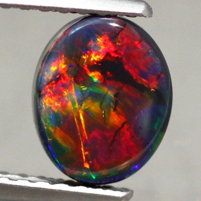 0.83ct天然ブラックオパール【希少レッド】