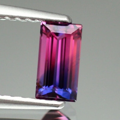 天然サファイヤ 0.81ct天然バイカラーサファイア【非加熱】美色