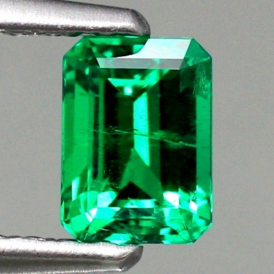 0.38ct天然エメラルド【NEON GREEN】美品　コロンビア