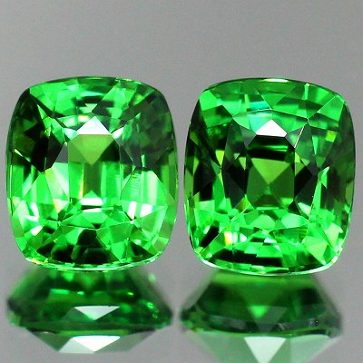 2.28ct/2P天然ツァボライトガーネット【高品質・強テリ】美品ペア