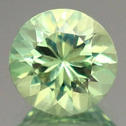 天然バナジウムクリソベリル 0.56ct 【ミント・UV蛍光】 ラウンド