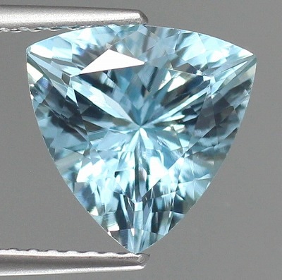 天然アクアマリン 2.80ct 【シャープに煌めくトリリアント】 モザンビーク