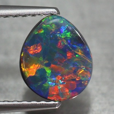 0.63ct天然ブラックオパール【レッドマルチ遊色】