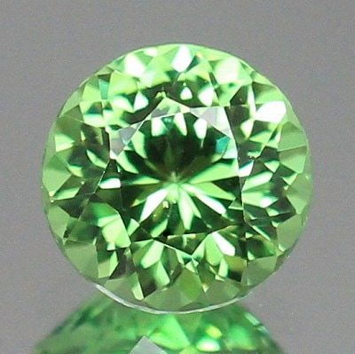 天然ミントガーネット 0.70ct 【UV・Green】 ラウンドカット