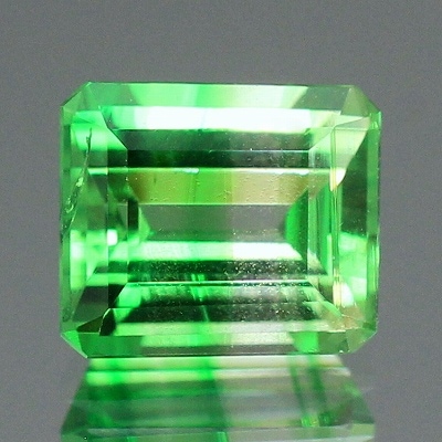 天然ツァボライトガーネット 0.74ct 【バイカラー】 UV蛍光