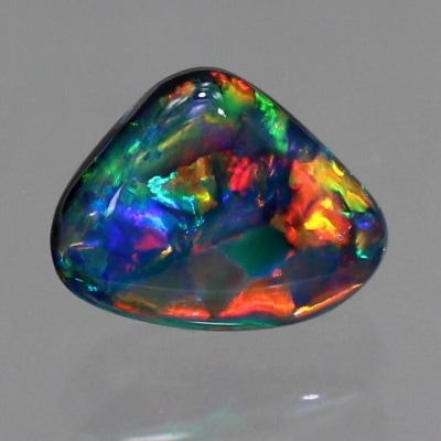 天然ブラックオパール 0.68ct 【レッドマルチ】高品質