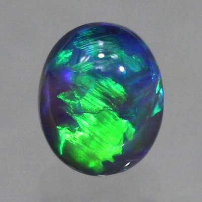 天然ブラックオパール 0.64ct 【鮮やかグリーン遊色】