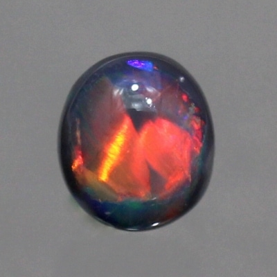 天然ブラックオパール　0.34ct　【ローリング遊色】 レッド