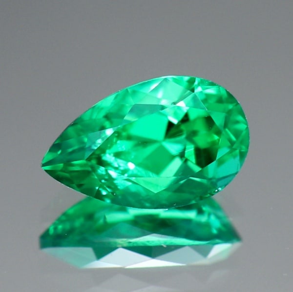 天然エメラルド 0.41ct 【美発色・ノンオイル】 ロシア GIA鑑別付