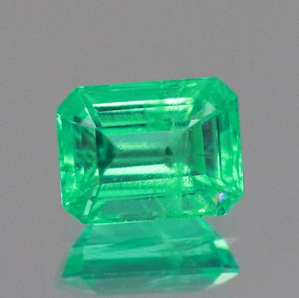 天然エメラルド 0.22ct 【美発色グリーン】 ブラジル