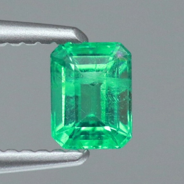 天然エメラルド 0.22ct 【美発色グリーン】 ブラジル