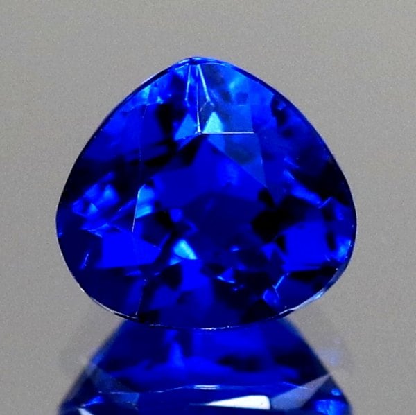 天然アウイナイト 0.30ct 【高品質な美濃色】 ドイツ