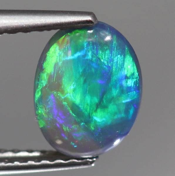 天然ブラックオパール 1.30ct 【ブルーグリーン遊色】 ハーフ生地