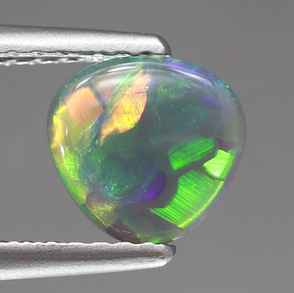 天然ブラックオパール 0.59ct 【グリーン＆オレンジ】 ライトニングリッジ