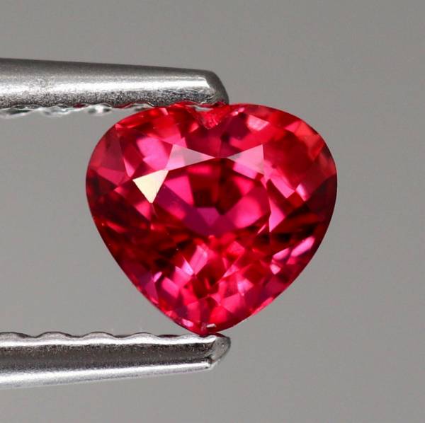 天然ルビー 0.50ct 【可愛らしいハート】 マダガスカル
