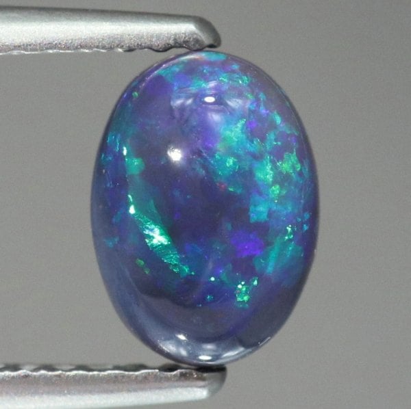 天然ブラックオパール 0.95ct 【ブルーグリーン遊色】