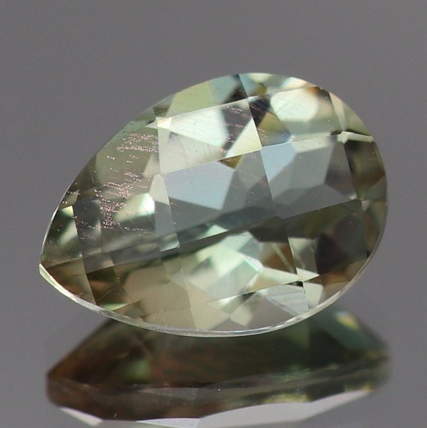 天然オレゴンサンストーン 0.64ct 【チェッカーボードカット】 ラブラドライト