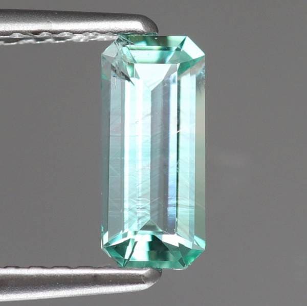 バイカラーベリル原石6/六角形グリーン多め 天然ベリル 0.60ct 【バイカラー・ミント】 輝き