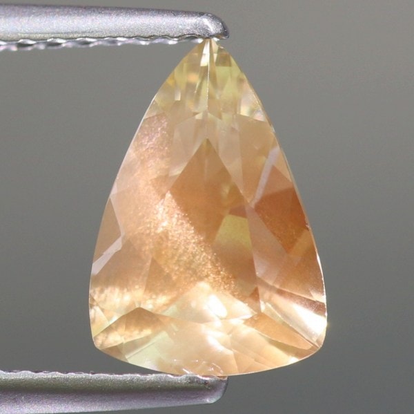 天然オレゴンサンストーン 1.44ct 【ラブラドライト】 トリリアント