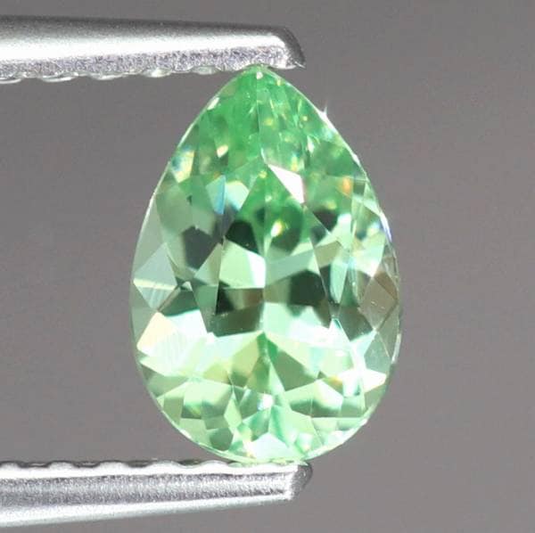 天然ミントガーネット 0.62ct 【メレラニ・UVタイプ】 タンザニア