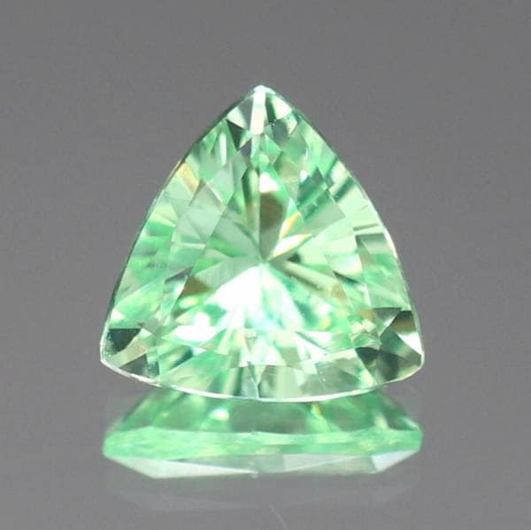 天然ミントガーネット 0.48ct 【メレラニ・UVタイプ】 トリリアント
