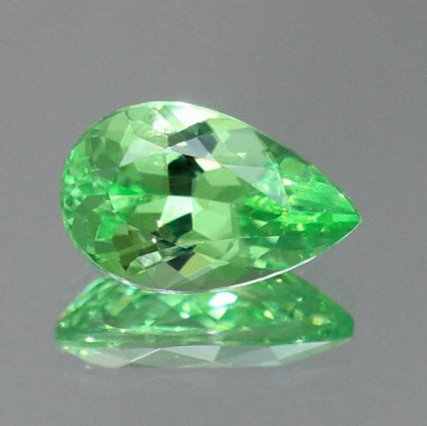 天然ミントガーネット 0.55ct 【メレラニ・UVタイプ】 輝き