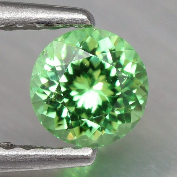 天然ミントガーネット 0.55ct 【UVタイプ】 タンザニア