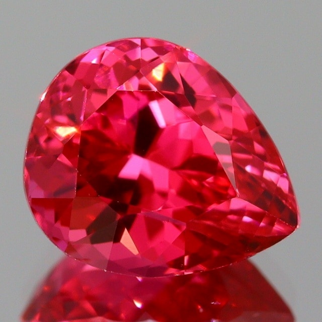 AU750、18WG金. 非加熱￼天然宝石スピネル￼、天然ダイヤモンド付き AU750、18WG金. 非加熱￼天然宝石スピネル￼、天然ダイヤモンド付き