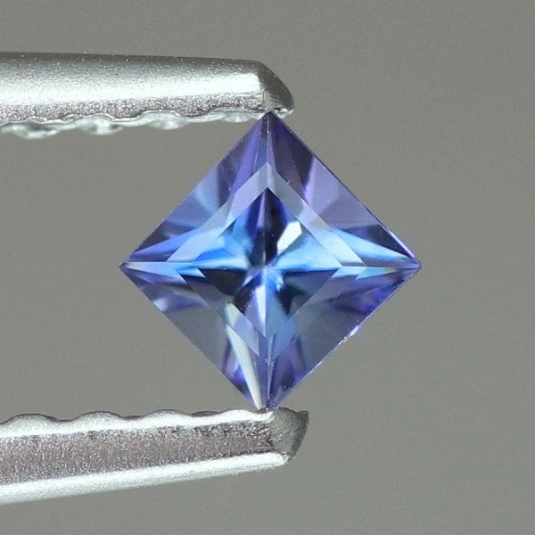 天然ベニトアイト 0.12ct 【輝くブルー】 スクエアカット