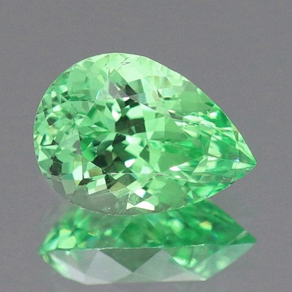 天然ミントガーネット 0.84ct 【メレラニ・UVタイプ】