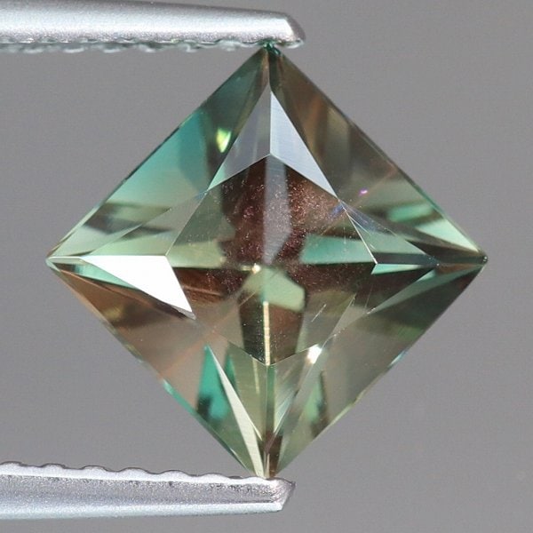 天然オレゴンサンストーン 1.47ct 【ラブラドライト】 プリンセスカット　