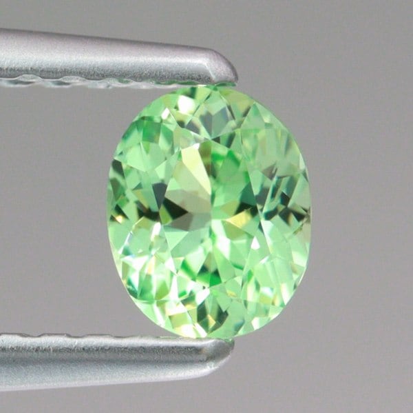 天然ミントガーネット 0.44ct 【UVタイプ】 タンザニア