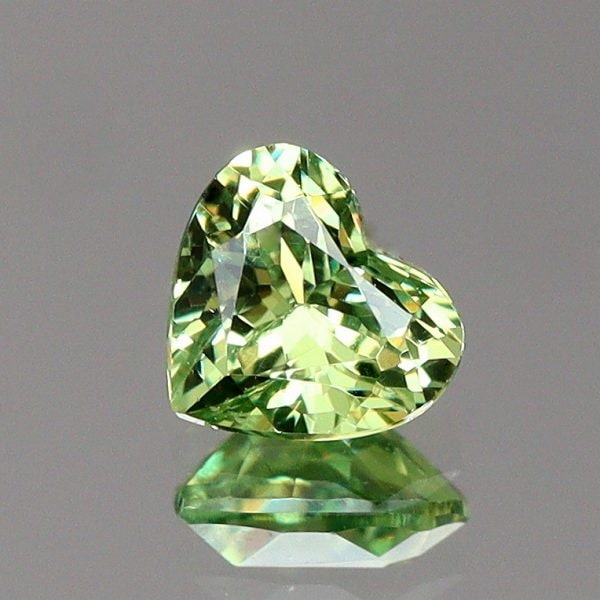 天然デマントイドガーネット 0.18ct 【ハートシェイプ】 マダガスカル