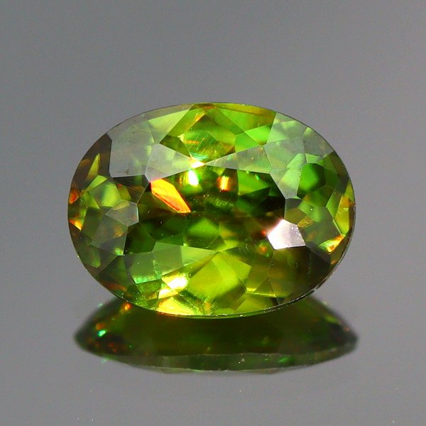 天然スフェーン 0.42ct 【イエロニッシュグリーン】