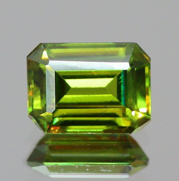 天然スフェーン 0.40ct 【イエロニッシュグリーン】