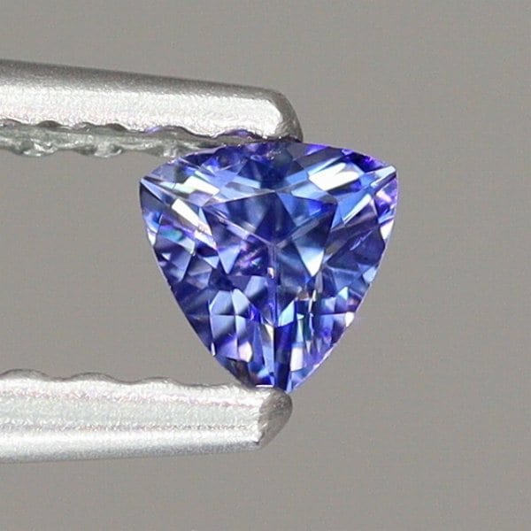 ベニトアイト 0.13ct 忙し トリリアント