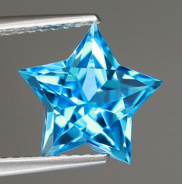 天然トパーズ 10mm 【スター】 スイスブルー ワンランクアップの輝き