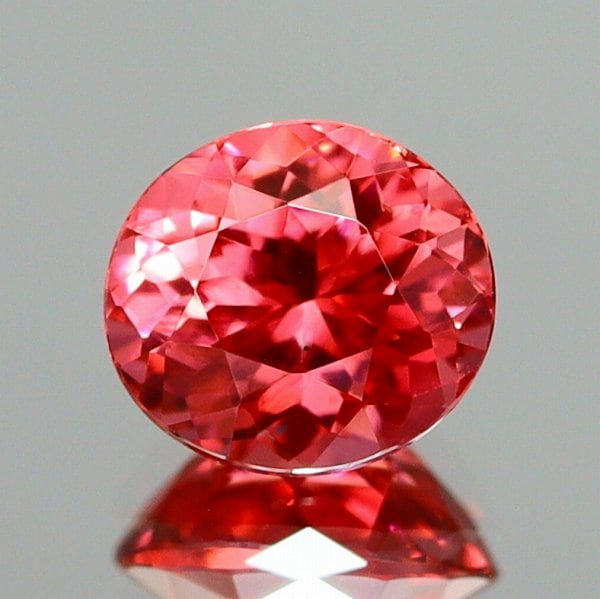 天然スピネル 0.46ct 【ピンキッシュレッド】 ベトナム